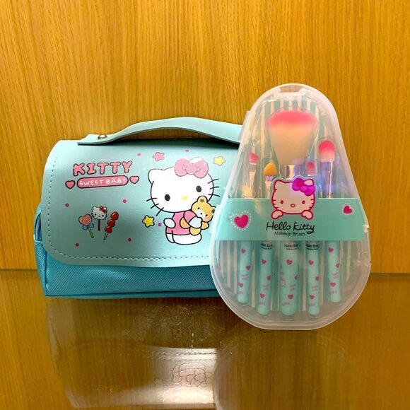 Hello Kitty Makeup Brush & Zippered Pouch Set - Picture 1 of 9